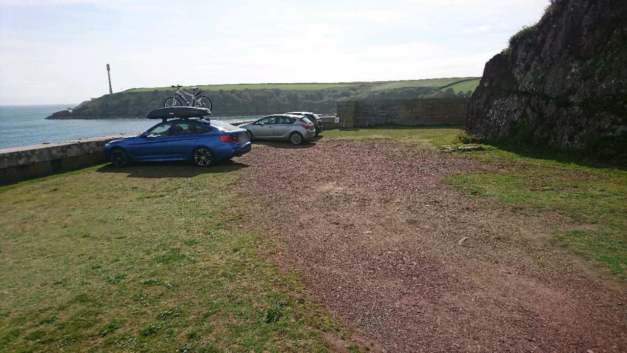 FSC Dale Fort Hostel Buitenkant foto
