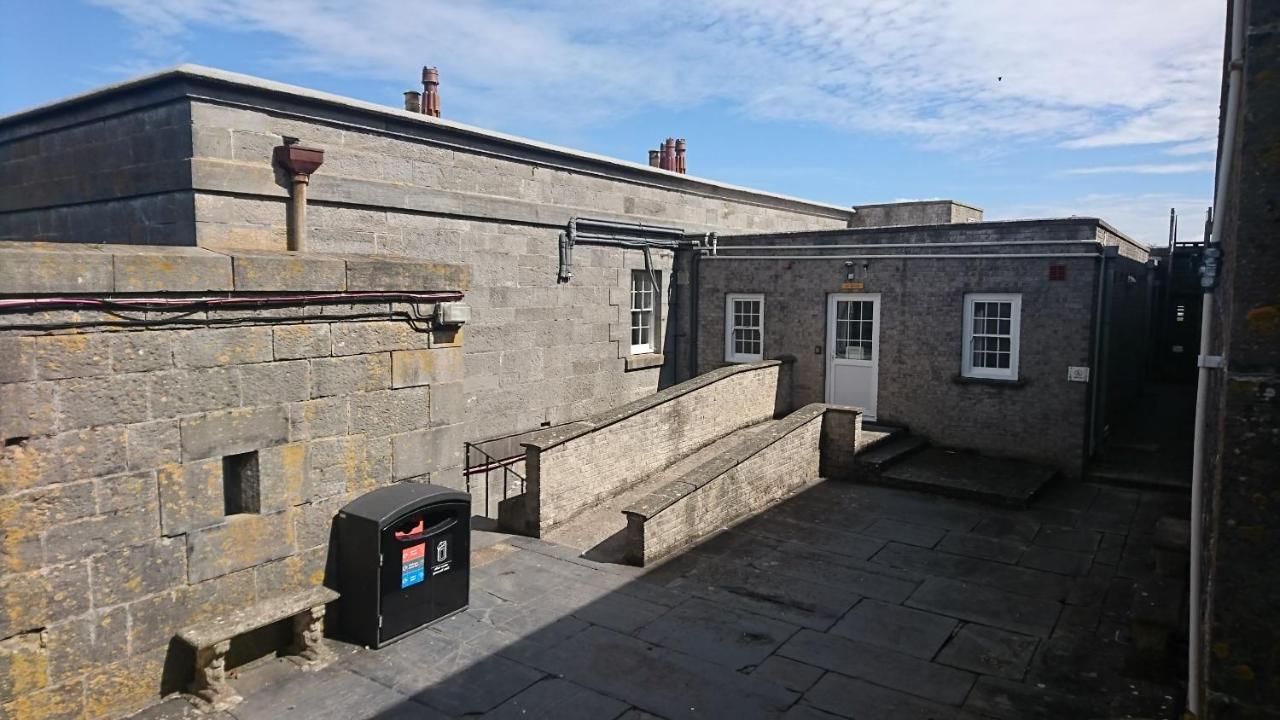 FSC Dale Fort Hostel Buitenkant foto